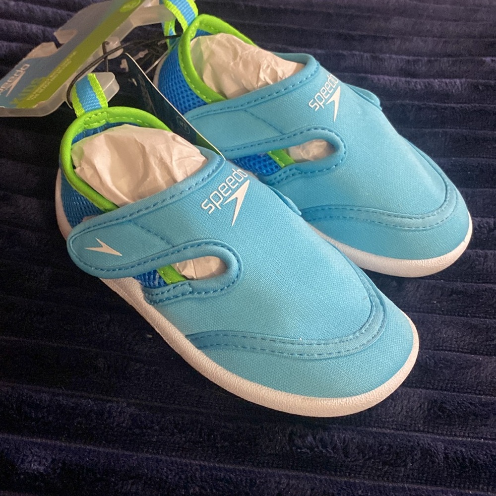 NWT Speedo Hybrid Boys Water Shoes Blue and Green Lightweight Design